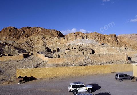 Village berbere de montagne et oasis de Chebika dans la region du Djerid au sud de la Tunisie