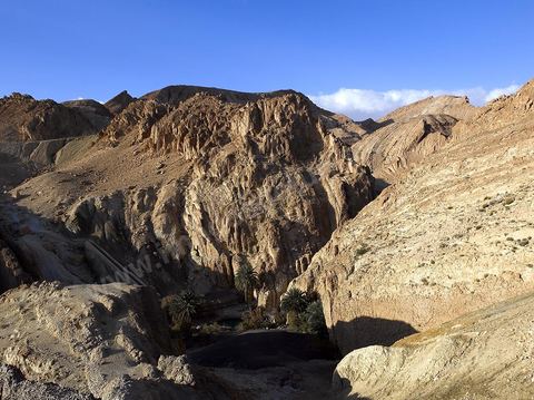 Village berbere de montagne et oasis de Chebika dans la region du Djerid au sud de la Tunisie