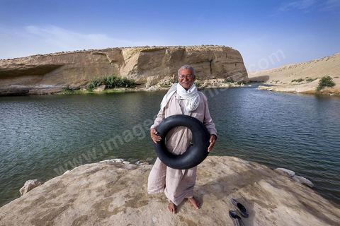 Belgacem came with some friends to go swimming in the lake at "Gafsa Beach." Since he didn't know how to swim, he made a float out of an inner tube.
