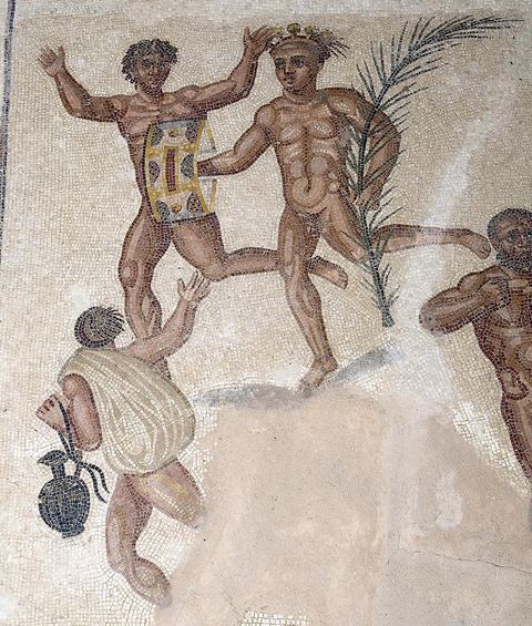 L'exceptionnelle mosaïque de l'antique Gafsa, Capsa, représentant les jeux athlétiques, ancêtre des jeux olympiques. La mosaïque tout en mouvement et en rythme représente les différentes disciplinez des jeux antiques : la course à pied, la lutte, la boxe, avec les prix et remise des prix, et la parade des vainqueurs. Provenance Capsa, début du IVe S.