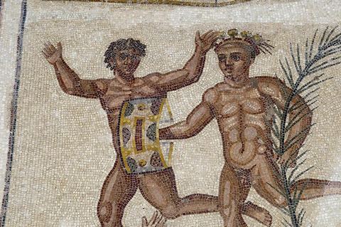 L'exceptionnelle mosaïque de l'antique Gafsa, Capsa, représentant les jeux athlétiques, ancêtre des jeux olympiques. La mosaïque tout en mouvement et en rythme représente les différentes disciplinez des jeux antiques : la course à pied, la lutte, la boxe, avec les prix et remise des prix, et la parade des vainqueurs. Provenance Capsa, début du IVe S.