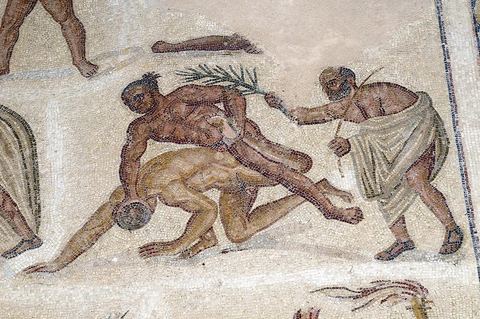 L'exceptionnelle mosaïque de l'antique Gafsa, Capsa, représentant les jeux athlétiques, ancêtre des jeux olympiques. La mosaïque tout en mouvement et en rythme représente les différentes disciplinez des jeux antiques : la course à pied, la lutte, la boxe, avec les prix et remise des prix, et la parade des vainqueurs. Provenance Capsa, début du IVe S.