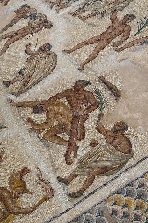 L'exceptionnelle mosaïque de l'antique Gafsa, Capsa, représentant les jeux athlétiques, ancêtre des jeux olympiques. La mosaïque tout en mouvement et en rythme représente les différentes disciplinez des jeux antiques : la course à pied, la lutte, la boxe, avec les prix et remise des prix, et la parade des vainqueurs. Provenance Capsa, début du IVe S.