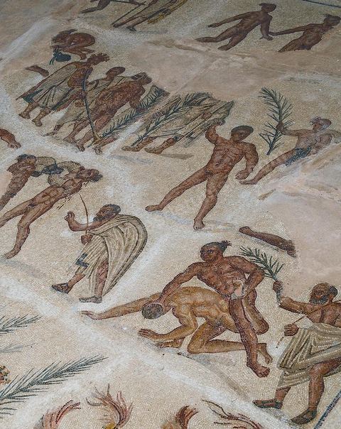 L'exceptionnelle mosaïque de l'antique Gafsa, Capsa, représentant les jeux athlétiques, ancêtre des jeux olympiques. La mosaïque tout en mouvement et en rythme représente les différentes disciplinez des jeux antiques : la course à pied, la lutte, la boxe, avec les prix et remise des prix, et la parade des vainqueurs. Provenance Capsa, début du IVe S.