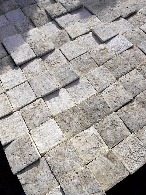 Sur les hauteurs de Tozeur,  fabrication de la traditionnelle brique de Tozeur