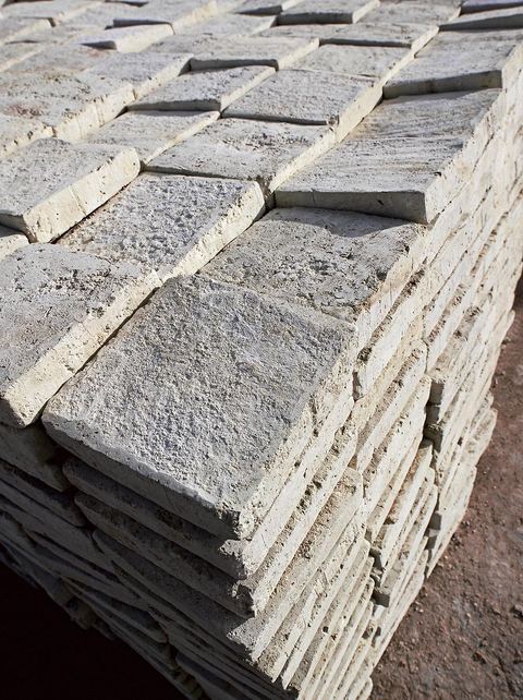 Sur les hauteurs de Tozeur,  fabrication de la traditionnelle brique de Tozeur