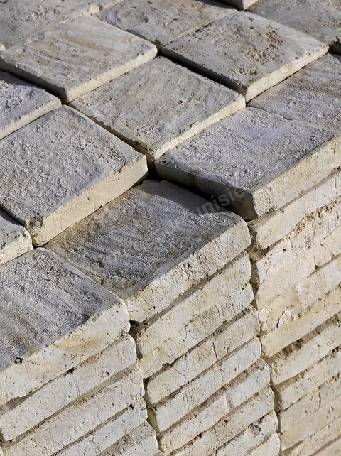 Sur les hauteurs de Tozeur,  fabrication de la traditionnelle brique de Tozeur