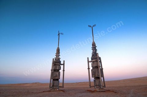 Décor du film de Star Wars de George Lucas au coeur des dunes de sable près de Nefta - après leur restauration de 2008