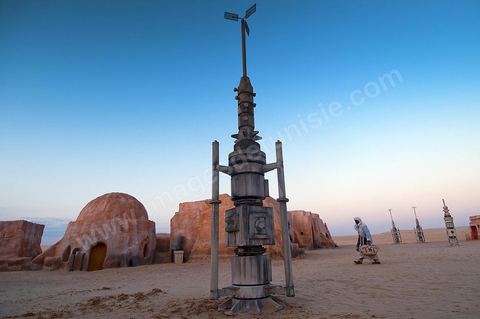 Décor du film de Star Wars de George Lucas au coeur des dunes de sable près de Nefta - après leur restauration de 2008