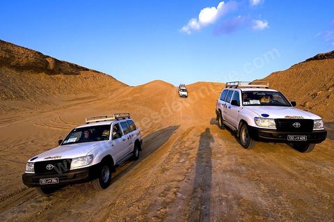 4x4 sur les collines de Ong Jemal près de Nefta
