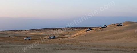 4x4 sur les dunes près de Star Wars