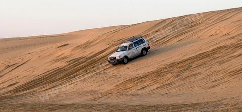 4x4 sur les dunes près de Star Wars