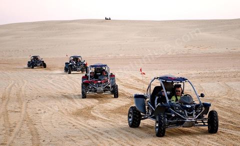 Buggy sur les dunes près de Star Wars