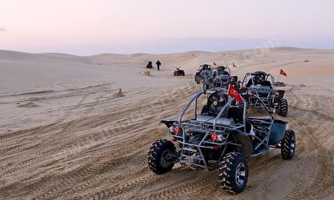 Buggy sur les dunes près de Star Wars