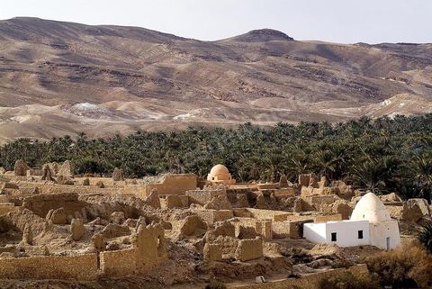 Vieux village de Tamerza avec ses marabouts