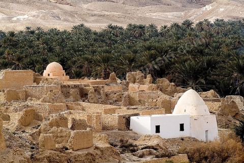 Vieux village de Tamerza avec ses marabouts