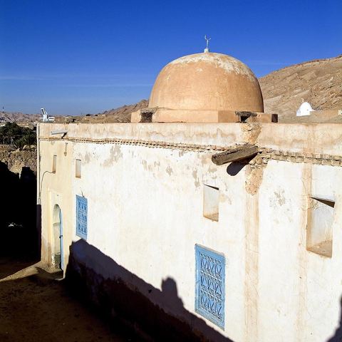 Les ruelles avce mosquées et marabouts du vieux village de Tamerza