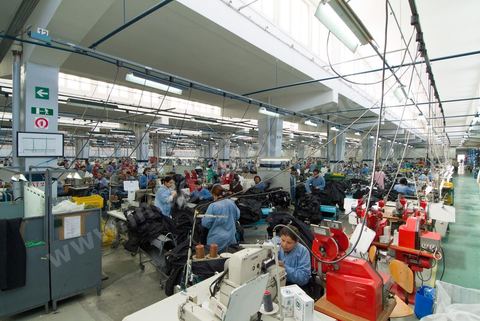 Usine off shore de textile, confection de Jean's dans la région du Cap Bon