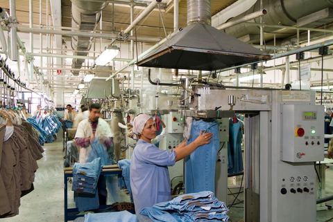 Usine off shore de textile, confection de Jean's dans la région du Cap Bon