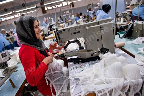 Usine Isalys à Sfax, atelier de confection de lingerie féminine notamment de la marque de lingerie Lejaby. Mais Isalys sous traite aussi pour Barbara, Aubade, Etam, Rassurel, Decathlon, Go Sport, ...