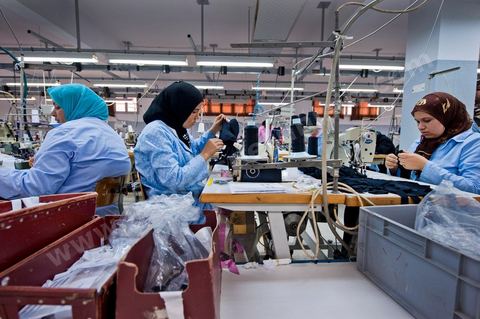 Usine Isalys à Sfax, atelier de confection de lingerie féminine notamment de la marque de lingerie Lejaby. Mais Isalys sous traite aussi pour Barbara, Aubade, Etam, Rassurel, Decathlon, Go Sport, ...