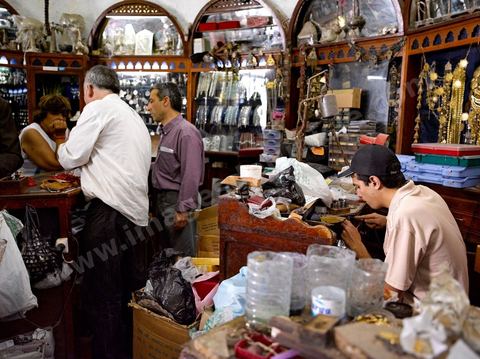 Bijouterie juive La Coupole. Au coeur des souks de la medina de Houmt Souk, le quartier des bijoutiers est tenu par les juifs - a djerba les bijoux en or des juifs sont utlisés par les femmes musulman au quotidien.