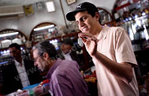 Bijouterie juive La Coupole. Au coeur des souks de la medina de Houmt Souk, le quartier des bijoutiers est tenu par les juifs - a djerba les bijoux en or des juifs sont utlisés par les femmes musulman au quotidien.