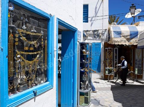 Bijouterie juive La Coupole. Au coeur des souks de la medina de Houmt Souk, le quartier des bijoutiers est tenu par les juifs - a djerba les bijoux en or des juifs sont utlisés par les femmes musulman au quotidien.