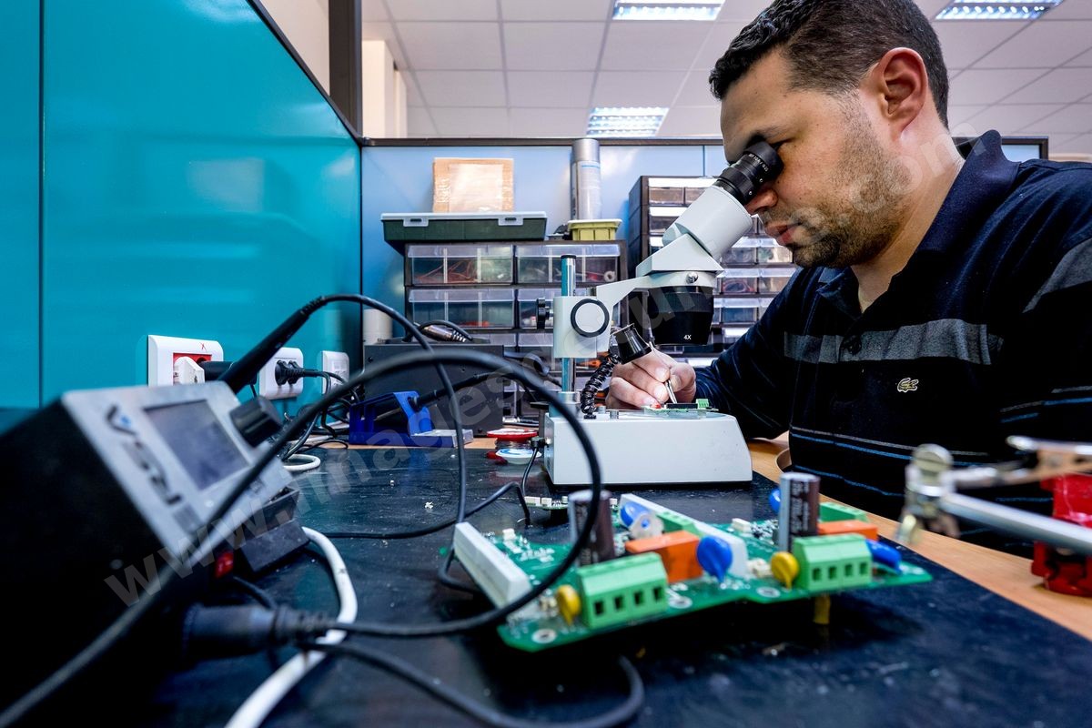 Bureau d'études électronique de Telnet Innovations Labs au Pôle Technologique et de Communication d'El Ghazala dans la banlieue nord de Tunis