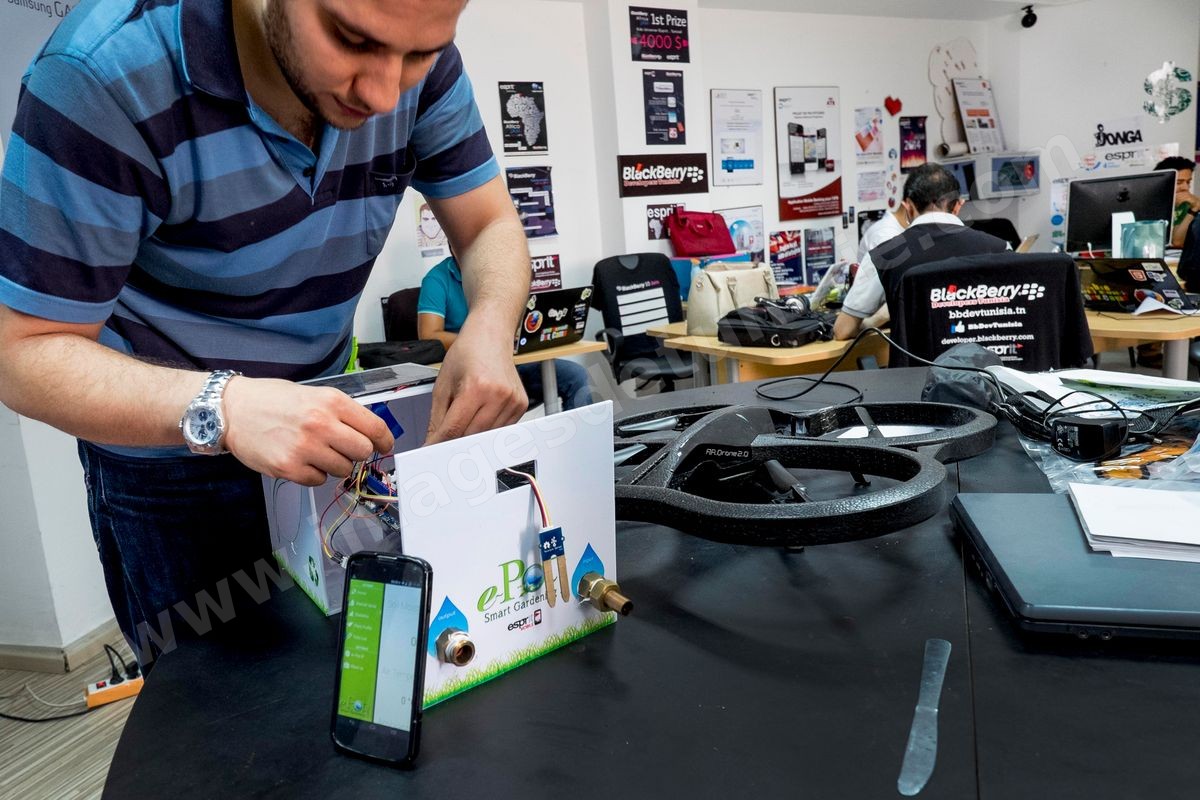 Laboratoire d'étudiants à l'Ecole Supérieure Privée d'Ingénierie et de Technologiues (Esprit) au Pôle Technologique et de Communication d'El Ghazala dans la banlieue nord de Tunis