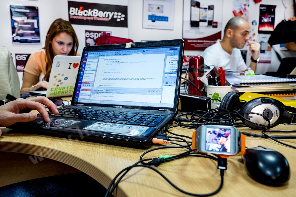 Laboratoire d'étudiants à l'Ecole Supérieure Privée d'Ingénierie et de Technologiues (Esprit) au Pôle Technologique et de Communication d'El Ghazala dans la banlieue nord de Tunis
