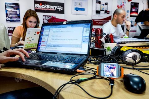 Laboratoire d'étudiants à l'Ecole Supérieure Privée d'Ingénierie et de Technologiues (Esprit) au  Pôle Technologique et de Communication d'El Ghazala dans la banlieue nord de Tunis