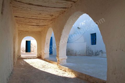 Mosquée Bezim sur la route entre Ajim et Houmt Souk à Djerba