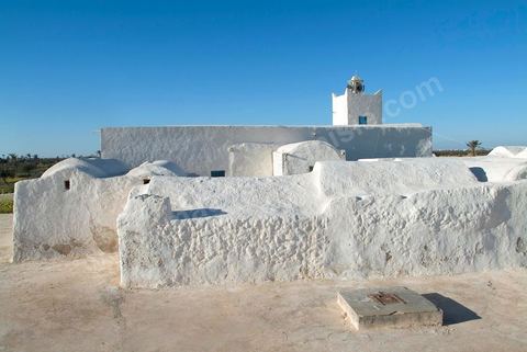 Mosquée Bezim sur la route entre Ajim et Houmt Souk à Djerba