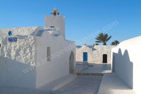 Mosquée Bezim sur la route entre Ajim et Houmt Souk à Djerba