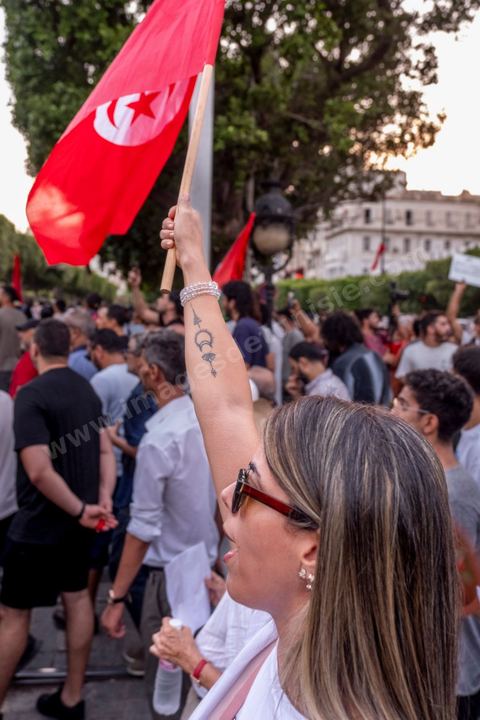 Tunis, Tunisia – August 20, 2026. Protesters march through downtown Tunis against President Kaïs Saïed, calling for his resignation and demanding greater political freedoms and the release of detainees and opposition figures. Portraits of the president crossed out with the slogan “GET OUT,” Tunisian flags, and signs accompany the protest. The protest comes amid growing social discontent following several weeks of extreme heat, water and power outages, and difficulties in accessing certain medications and essential goods.