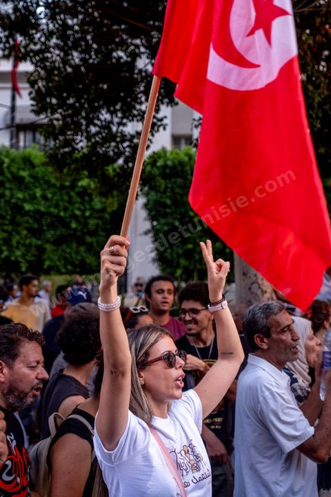 Tunis, Tunisia – August 20, 2026. Protesters march through downtown Tunis against President Kaïs Saïed, calling for his resignation and demanding greater political freedoms and the release of detainees and opposition figures. Portraits of the president crossed out with the slogan “GET OUT,” Tunisian flags, and signs accompany the protest. The protest comes amid growing social discontent following several weeks of extreme heat, water and power outages, and difficulties in accessing certain medications and essential goods.