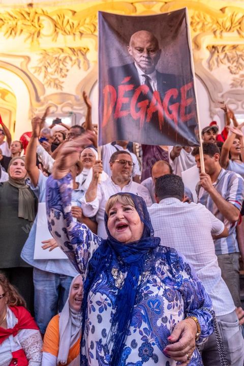 Tunis, Tunisia – August 20, 2026. Protesters march through downtown Tunis against President Kaïs Saïed, calling for his resignation and demanding greater political freedoms and the release of detainees and opposition figures. Portraits of the president crossed out with the slogan “GET OUT,” Tunisian flags, and signs accompany the protest. The protest comes amid growing social discontent following several weeks of extreme heat, water and power outages, and difficulties in accessing certain medications and essential goods.