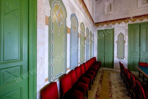Intérieur de la municipalité de Sfax, la seconde ville du pays et capitale du sud. Grande ville portuaire et industrielle, mais aussi culturelle avec ses remparts, sa medina, ses nombreux monuments historiques et ses musées. 