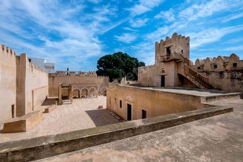 La Kasbah de Sfax, la seconde ville du pays et capitale du sud. Grande ville portuaire et industrielle, mais aussi culturelle avec ses remparts, sa medina, ses nombreux monuments historiques et ses musées. 