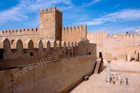 La Kasbah de Sfax, la seconde ville du pays et capitale du sud. Grande ville portuaire et industrielle, mais aussi culturelle avec ses remparts, sa medina, ses nombreux monuments historiques et ses musées. 