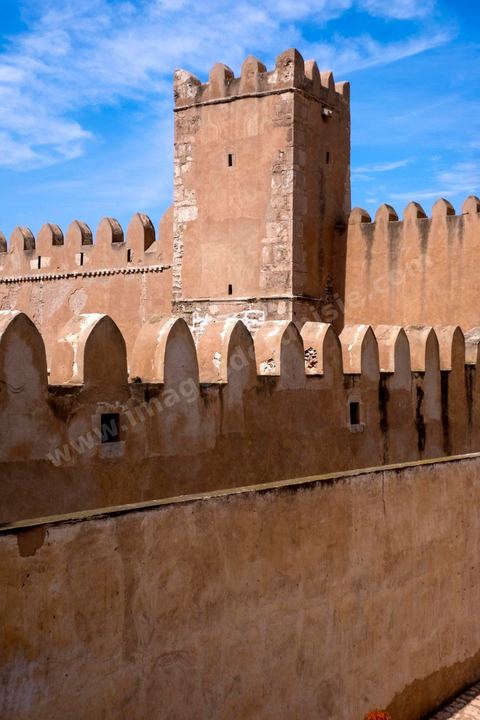 La Kasbah de Sfax, la seconde ville du pays et capitale du sud. Grande ville portuaire et industrielle, mais aussi culturelle avec ses remparts, sa medina, ses nombreux monuments historiques et ses musées. 
