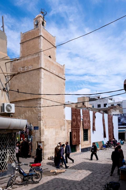Mosquée dans la medina Sfax, la seconde ville du pays et capitale du sud. Grande ville portuaire et industrielle, mais aussi culturelle avec ses remparts, sa medina, ses nombreux monuments historiques et ses musées. 