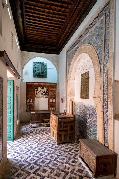 Le Dar Jallouli musée d'arts et Traditions populaires dans la medina de Sfax, la seconde ville du pays et capitale du sud. Grande ville portuaire et industrielle, mais aussi culturelle avec ses remparts, sa medina, ses nombreux monuments historiques et ses musées. 