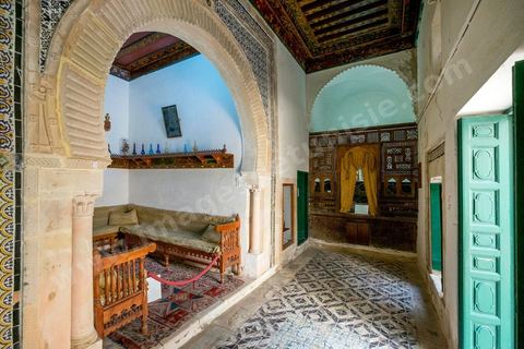 Le Dar Jallouli musée d'arts et Traditions populaires dans la medina de Sfax, la seconde ville du pays et capitale du sud. Grande ville portuaire et industrielle, mais aussi culturelle avec ses remparts, sa medina, ses nombreux monuments historiques et ses musées. 
