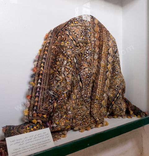 Le Dar Jallouli musée d'arts et Traditions populaires dans la medina de Sfax, la seconde ville du pays et capitale du sud. Grande ville portuaire et industrielle, mais aussi culturelle avec ses remparts, sa medina, ses nombreux monuments historiques et ses musées. 