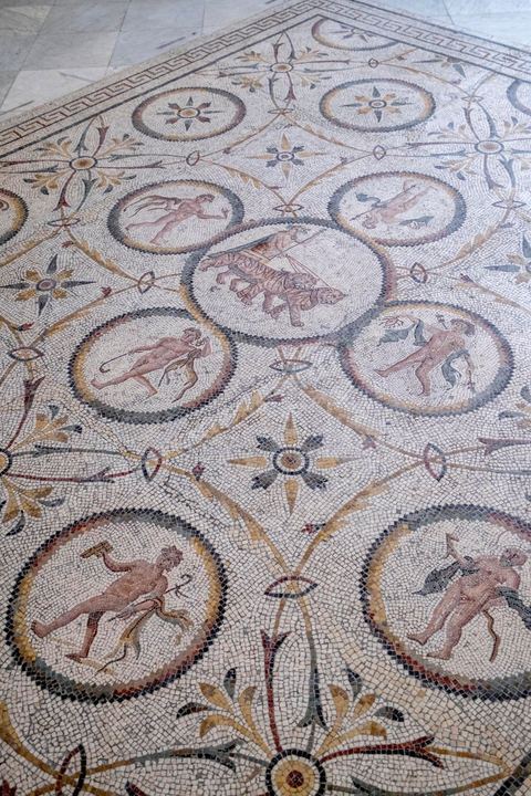 Mosaïque romaine dans le musée archéologique au coeur de la municipalité de Sfax, la seconde ville du pays et capitale du sud. Grande ville portuaire et industrielle, mais aussi culturelle avec ses remparts, sa medina, ses nombreux monuments historiques et ses musées. 