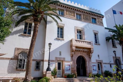 Institut Français de Sfax, la seconde ville du pays et capitale du sud. Grande ville portuaire et industrielle, mais aussi culturelle avec ses remparts, sa medina, ses nombreux monuments historiques et ses musées. 