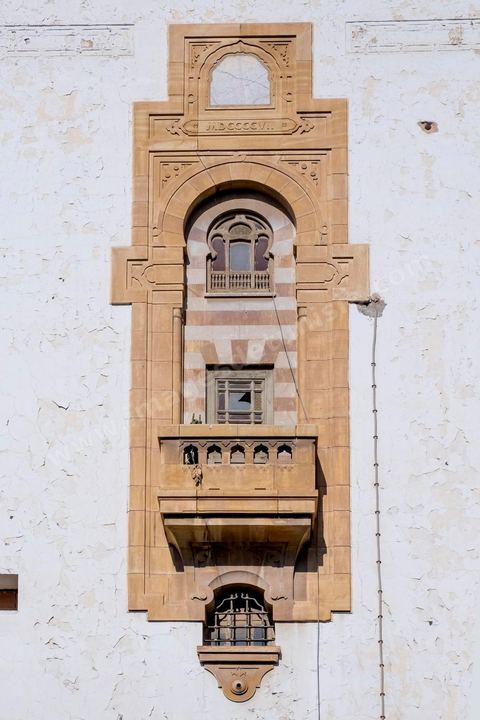 Façade immeuble dans la ville européene Sfax, la seconde ville du pays et capitale du sud. Grande ville portuaire et industrielle, mais aussi culturelle avec ses remparts, sa medina, ses nombreux monuments historiques et ses musées. 