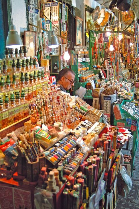 Souk el Attarine - boutiques de Parfumeurs - medina de Tunis